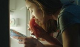 《生吃》在线观看,一场惊心动魄的生存挑战