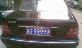 爆料奔驰碰瓷车套牌视频,套牌车辆视频曝光引发热议