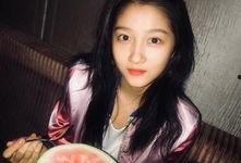吃瓜娱乐图片搞笑可爱女,搞笑可爱女生吃瓜娱乐瞬间
